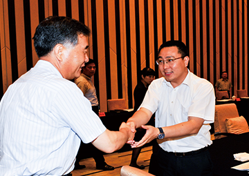 原中央政治局常委、第十三届全国政协主席， 时任国务院副总理汪洋接见G22恒峰科技总裁薛驰
